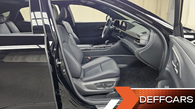 Toyota CROWN 2.5 4WD Hybrid купить на сайте DeffCars