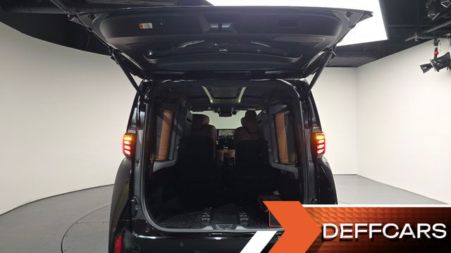 Toyota ALPHARD 2.5 HEV Executive AWD купить на сайте DeffCars