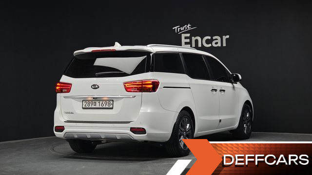 Kia CARNIVAL 9-Seater Luxury купить на сайте DeffCars