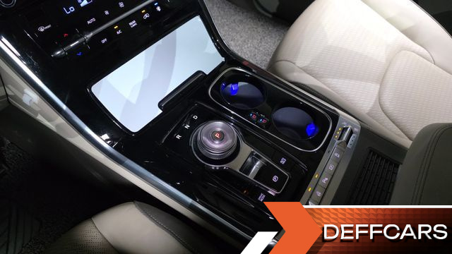 Kia CARNIVAL 9-Seater Hi-Limousine Signature купить на сайте DeffCars