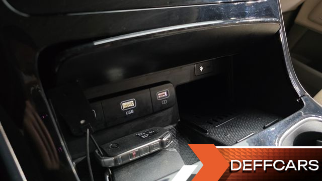 Kia CARNIVAL 9-Seater Signature купить на сайте DeffCars