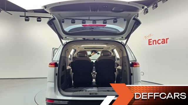 Kia CARNIVAL 7-Seater Signature купить на сайте DeffCars