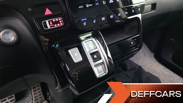 Hyundai STARIA 4WD Lounge 9-Seater Inspiration купить на сайте DeffCars