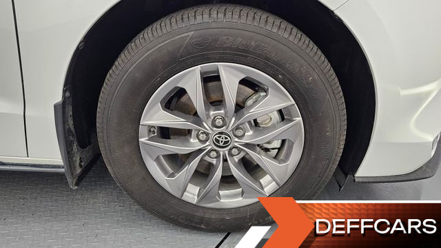 Toyota SIENNA 2.5 Hybrid AWD купить на сайте DeffCars