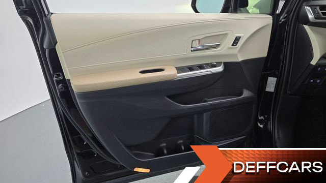 Toyota SIENNA 2.5 Hybrid 2WD купить на сайте DeffCars