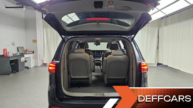 Kia CARNIVAL 9-Seater Noblesse Special купить на сайте DeffCars