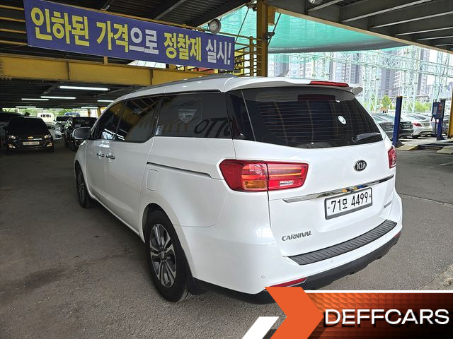 Kia CARNIVAL Gasoline 11-Seater Prestige купить на сайте DeffCars