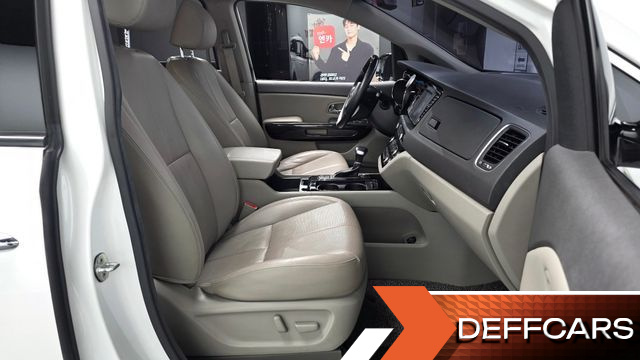 Kia CARNIVAL 7-seater Limousine President купить на сайте DeffCars