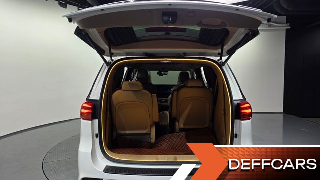 Kia CARNIVAL 9-Seater Hi-Limousine Noblesse Special купить на сайте DeffCars