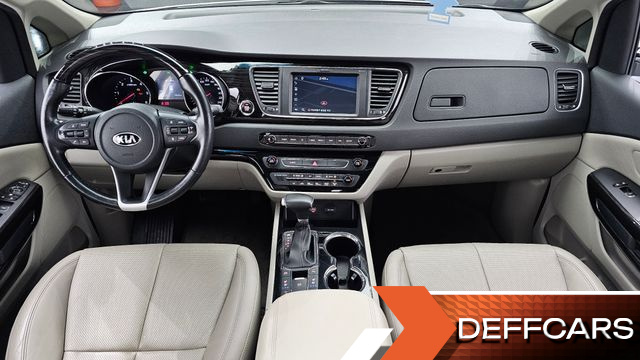 Kia CARNIVAL 7-Seater Limousine VIP купить на сайте DeffCars