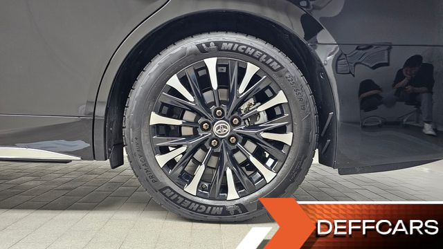 Toyota ALPHARD 2.5 HEV Executive AWD купить на сайте DeffCars