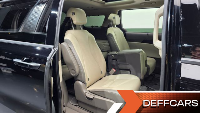Kia CARNIVAL 11-Seater Signature купить на сайте DeffCars