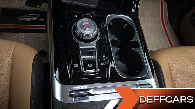 Kia CARNIVAL Gasoline 7-Seater Signature купить на сайте DeffCars
