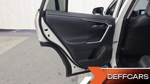 Toyota RAV4 2.5 4WD Hybrid купить на сайте DeffCars