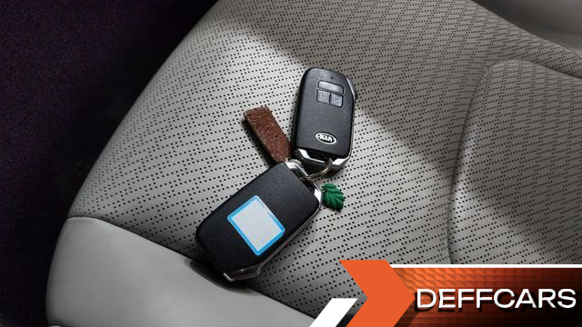 Kia CARNIVAL 7-Seater Signature купить на сайте DeffCars