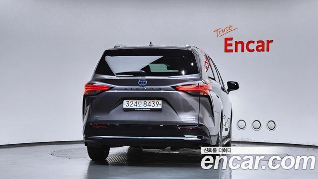 Toyota SIENNA 2.5 Hybrid AWD купить на сайте DeffCars