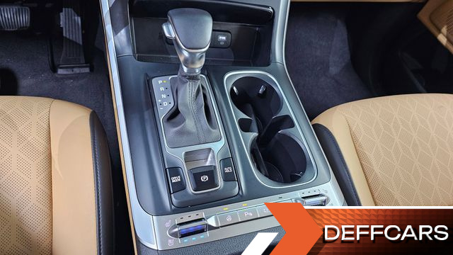 Kia CARNIVAL 9-Seater Prestige купить на сайте DeffCars