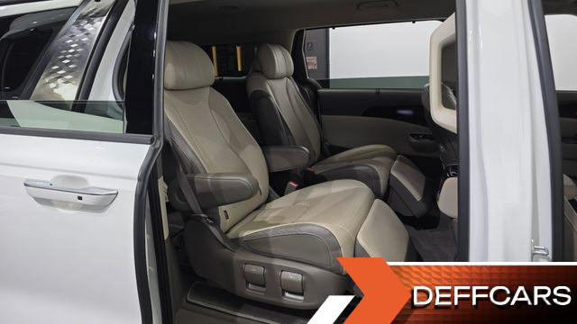 Kia CARNIVAL Gasoline 7-Seater Signature купить на сайте DeffCars