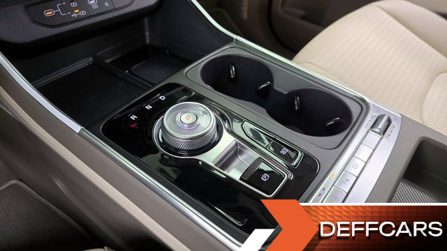 Kia CARNIVAL Gasoline 9-Seater Signature купить на сайте DeffCars