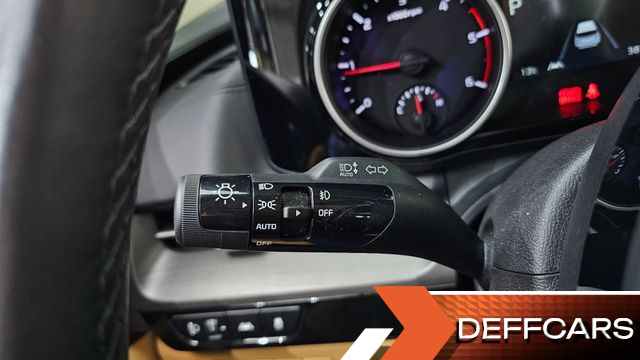Kia CARNIVAL 9-Seater Noblesse купить на сайте DeffCars