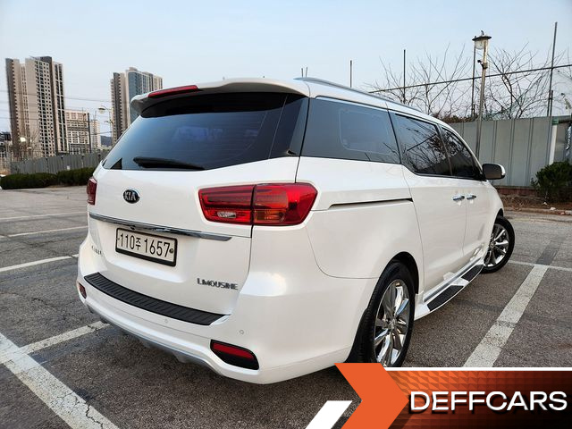 Kia CARNIVAL 7-Seater Limousine VIP купить на сайте DeffCars