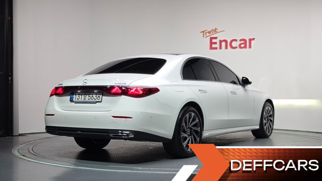 Mercedes E-CLASS E300 4MATIC Exclusive купить на сайте DeffCars
