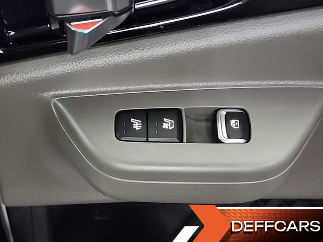 Kia CARNIVAL Gasoline 9-Seater Signature купить на сайте DeffCars