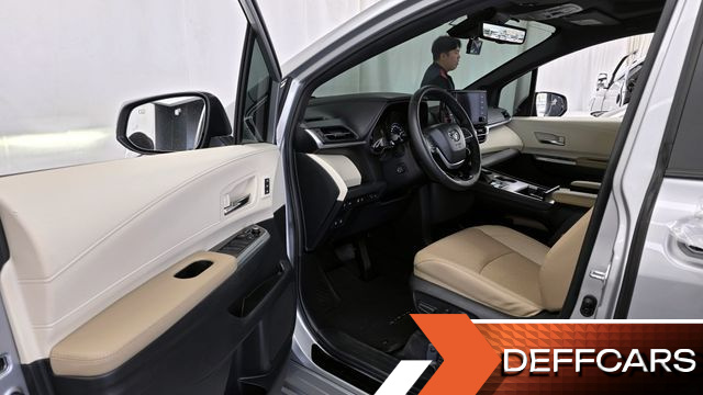 Toyota SIENNA 2.5 Hybrid 2WD купить на сайте DeffCars