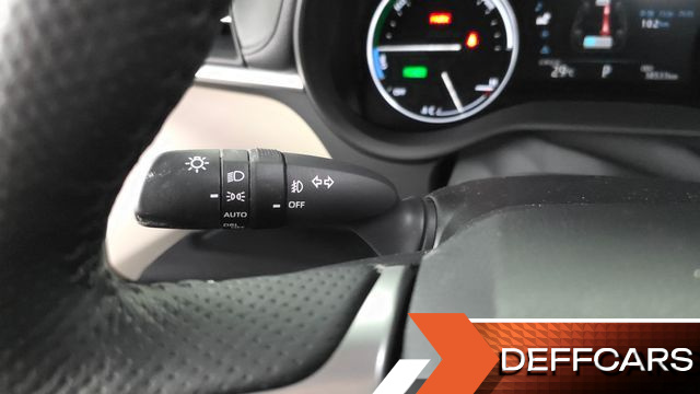 Toyota SIENNA 2.5 Hybrid 2WD купить на сайте DeffCars