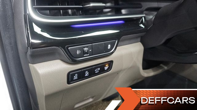 Kia CARNIVAL Gasoline 9-Seater Signature купить на сайте DeffCars