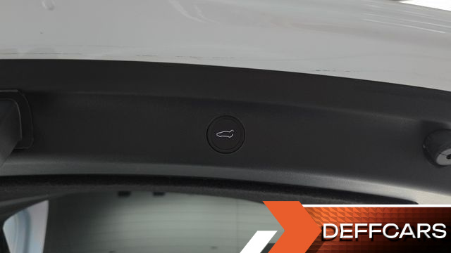 Tesla MODEL Y Long Range AWD купить на сайте DeffCars