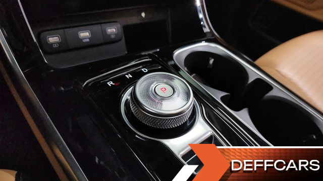 Kia CARNIVAL 9-Seater Signature купить на сайте DeffCars