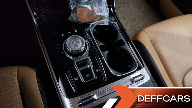 Kia CARNIVAL 9-Seater Signature купить на сайте DeffCars