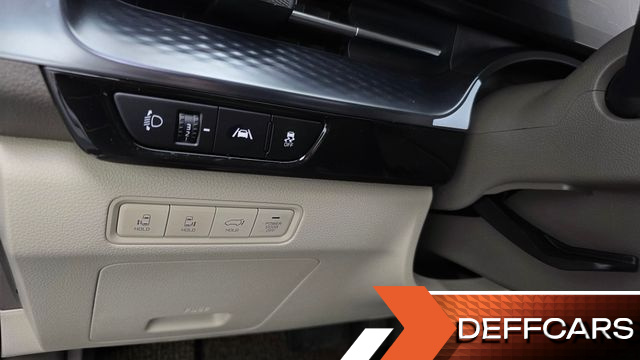 Kia CARNIVAL 9-Seater Hi-Limousine Signature купить на сайте DeffCars