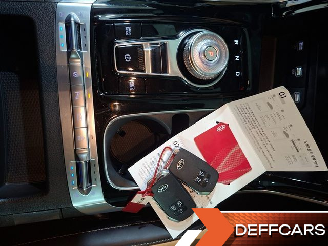 Kia CARNIVAL 9-Seater Signature купить на сайте DeffCars