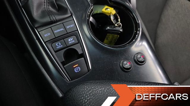 Toyota CAMRY 2.5 LE Hybrid купить на сайте DeffCars