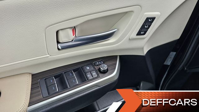 Toyota SIENNA 2.5 Hybrid 2WD купить на сайте DeffCars