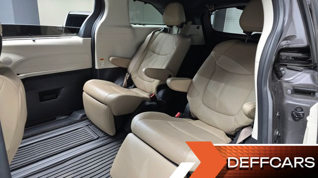 Toyota SIENNA 2.5 Hybrid AWD купить на сайте DeffCars