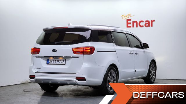 Kia CARNIVAL 9-Seater Prstige купить на сайте DeffCars