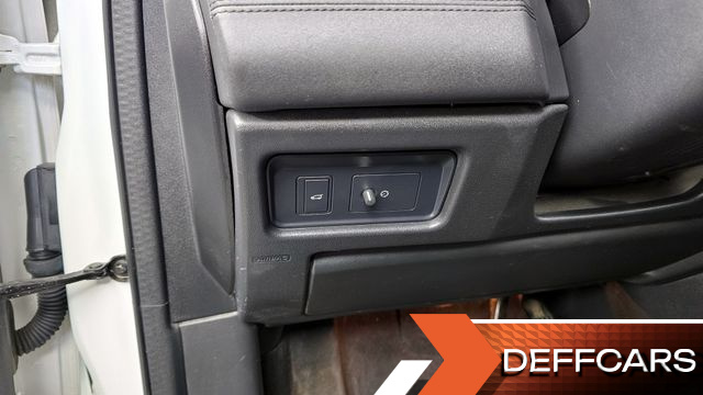 Land Rover DISCOVERY SPORT 2.0 TD4 SE (150PS) купить на сайте DeffCars