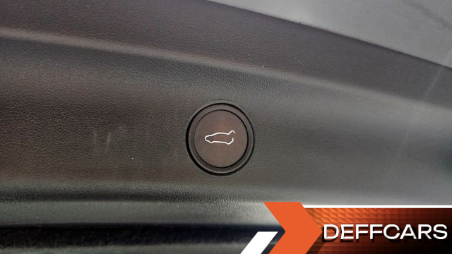 Tesla MODEL Y Long Range AWD купить на сайте DeffCars