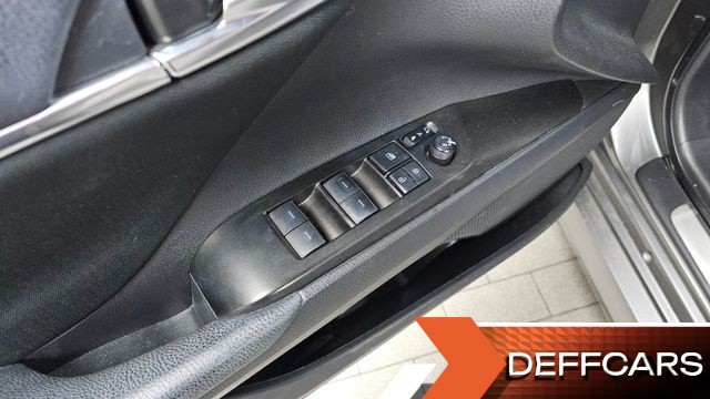 Toyota CAMRY 2.5 LE Hybrid купить на сайте DeffCars