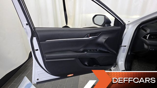 Toyota CAMRY 2.5 XLE Hybrid купить на сайте DeffCars