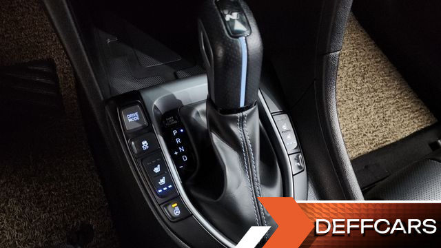Hyundai VELOSTER 1.6 Turbo Sport Core купить на сайте DeffCars