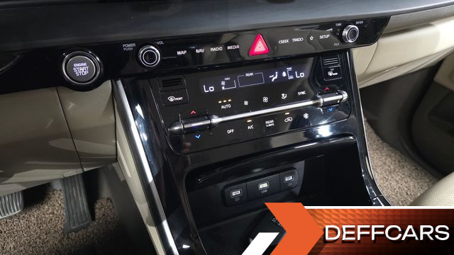 Kia CARNIVAL 9-Seater Signature купить на сайте DeffCars