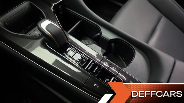Toyota CROWN 2.5 4WD Hybrid купить на сайте DeffCars