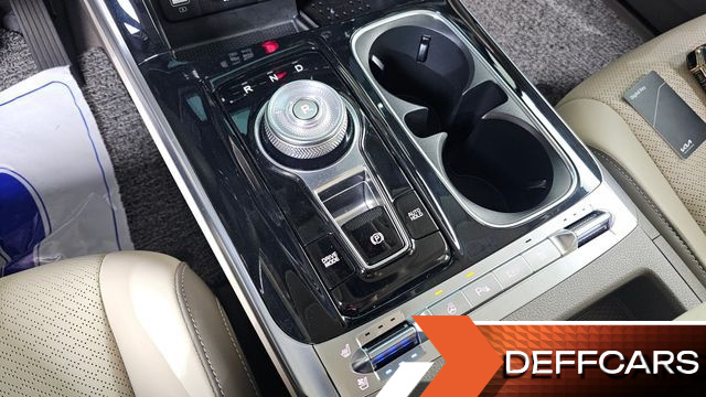 Kia CARNIVAL 9-Seater Signature купить на сайте DeffCars
