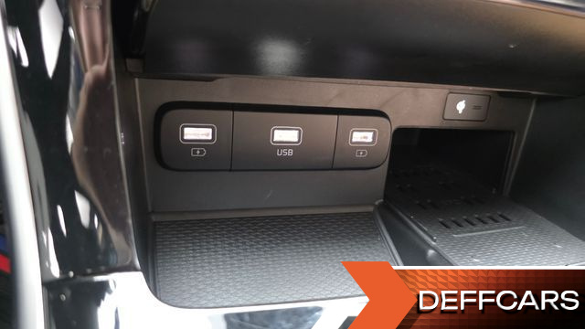 Kia CARNIVAL Gasoline 7-Seater Signature купить на сайте DeffCars