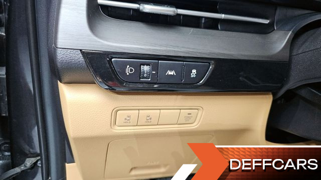Kia CARNIVAL 9-Seater Prestige купить на сайте DeffCars