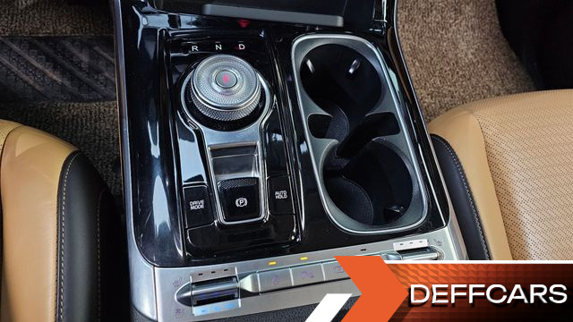 Kia CARNIVAL 9-Seater Signature купить на сайте DeffCars